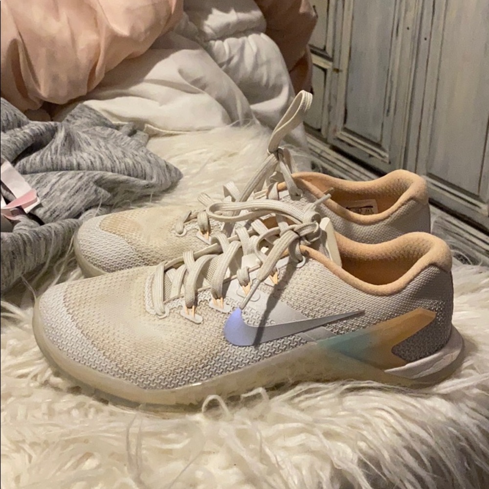 Women Nike’s size 7.5
